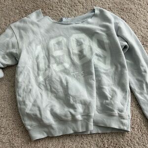1989 Light Gray Sweater
